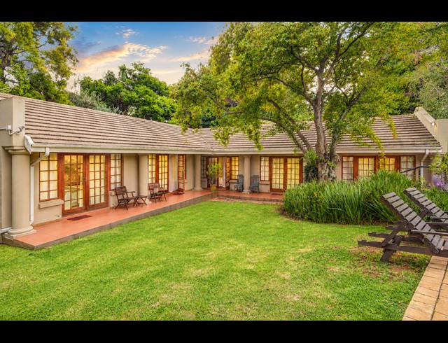 4 BEDROOM GUEST HOUSE FOR SALE IN NORTHCLIFF